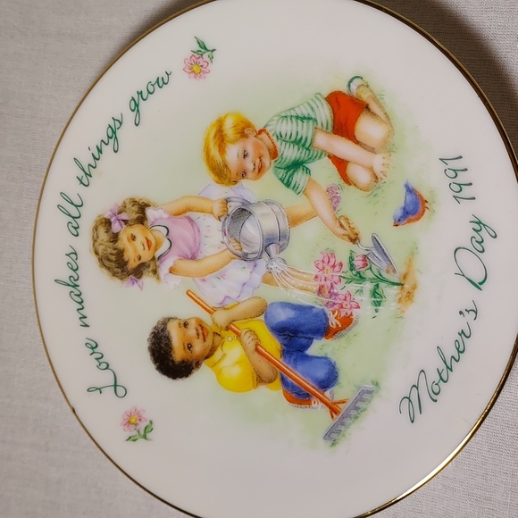 Vintage 1991 Avon Mother's Day Plate in Original Box - Picture 2 of 5